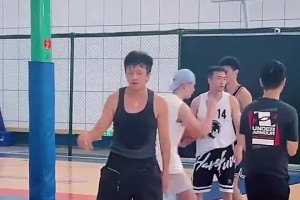 不吹不黑！邓超这球技在野球场上是什么水平？