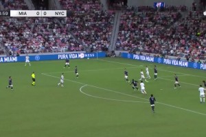 迈阿密1-0领先！苏亚雷斯不停球助